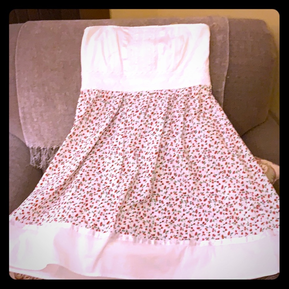 Summer dress, strapless with lace detail.
